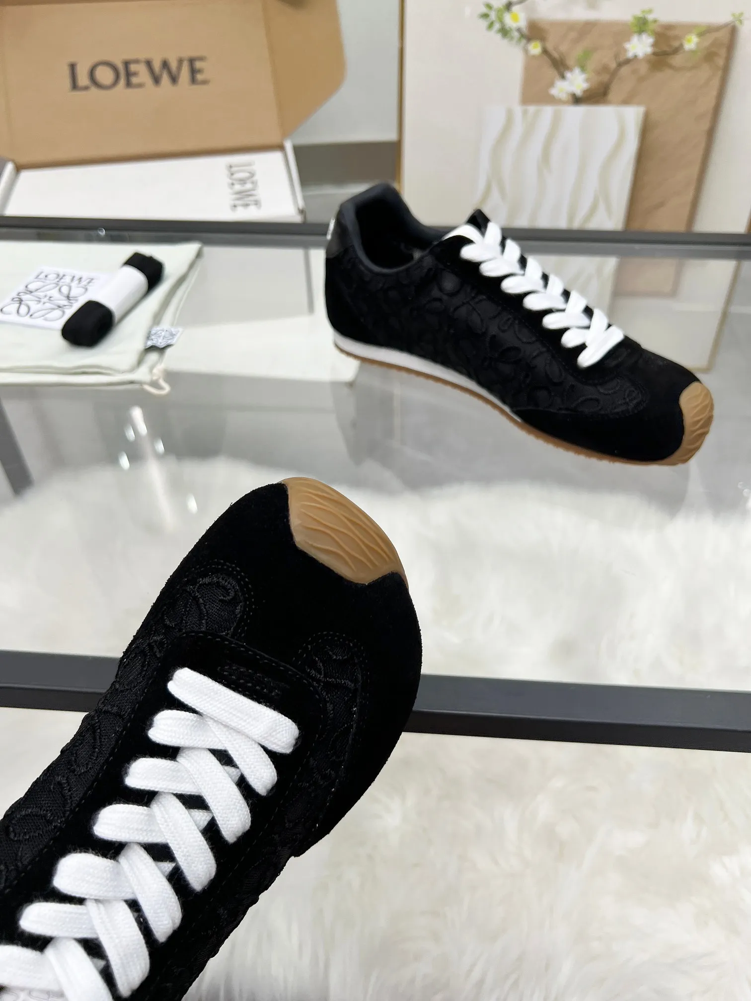 👟👟Ex-factory price 460👟👟 Men's size +10 2025 early spring new style, same style as Wang Yibo! Loewe Ballet Runner 2.0 sneakers for couples. New color matching retro series running shoes. Standard size: women's size 35-40, button +10. Men's size. 39-45, button ➕10.
